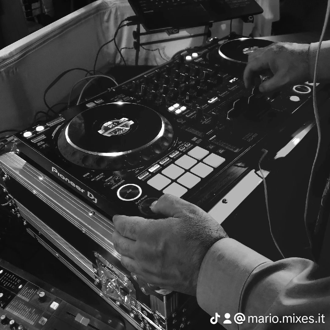 Evening crowd dancing