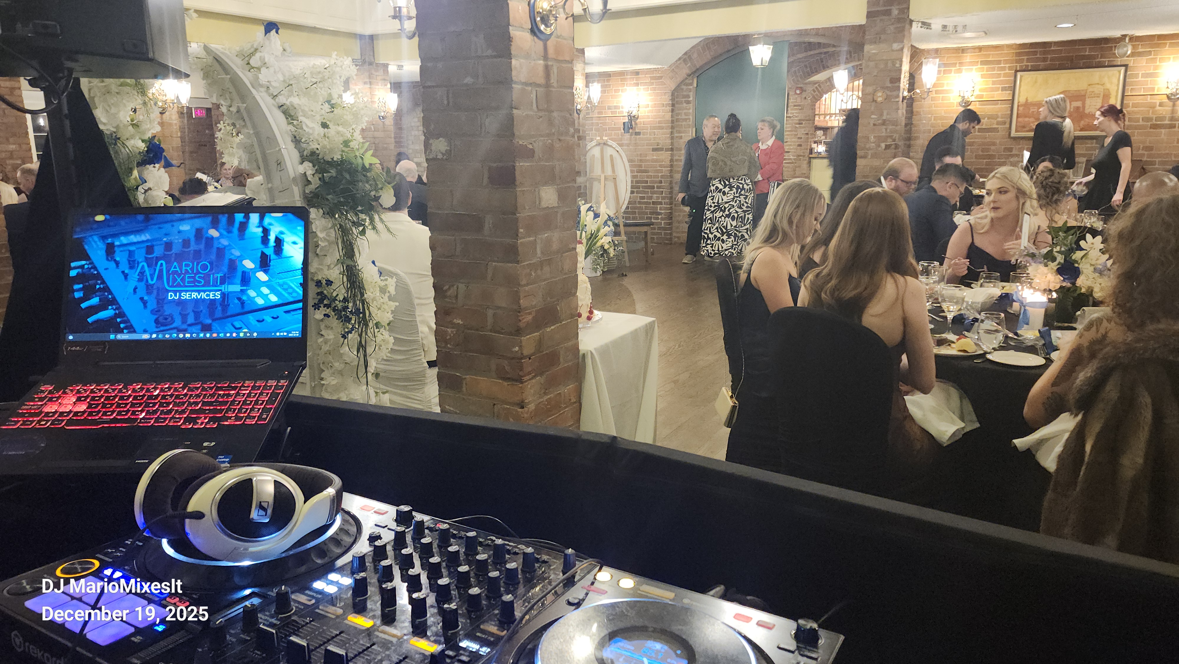 Crowd dancing with lighting